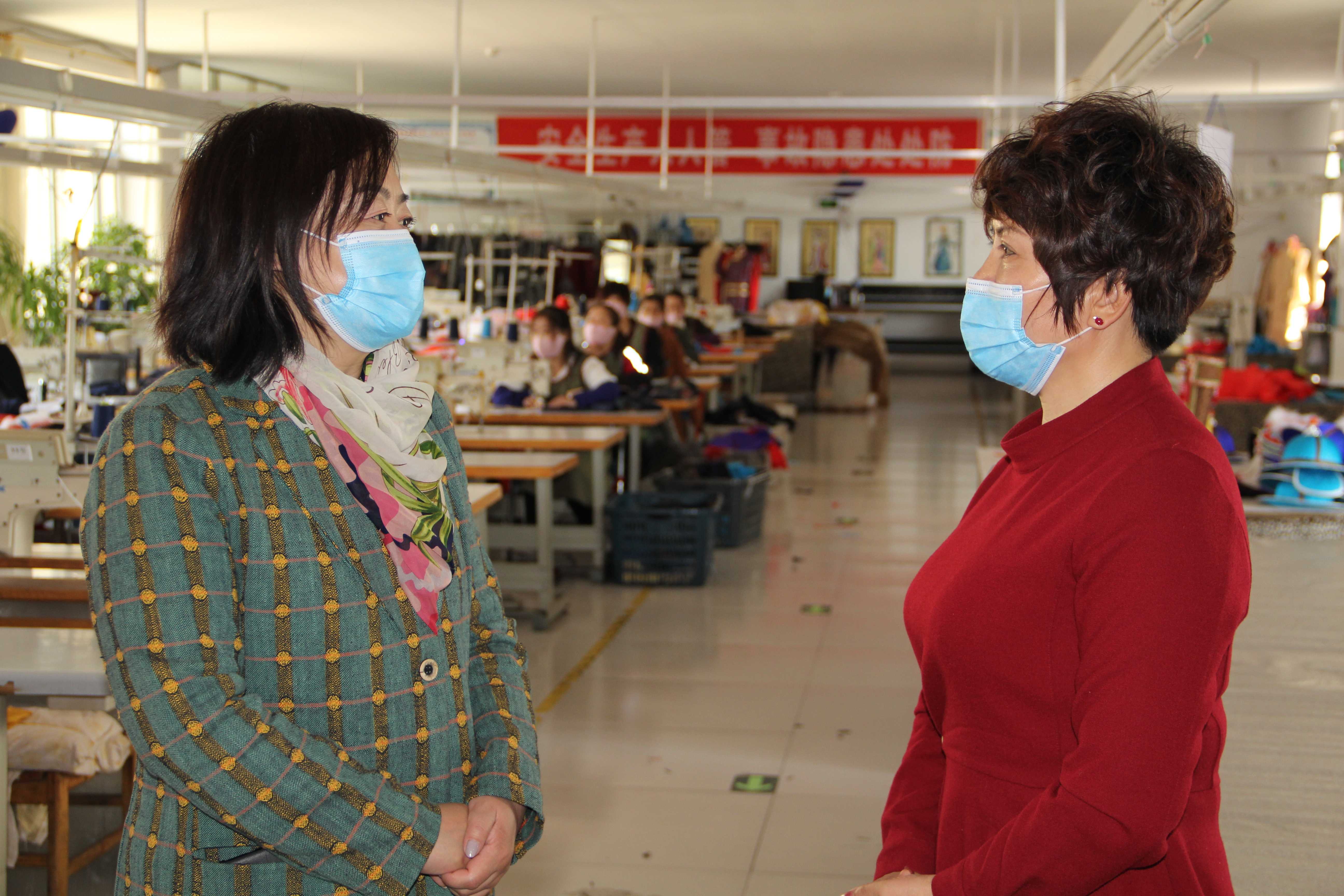 呼和浩特市婦聯(lián)深入內(nèi)蒙古德利源民族服飾有限公司開(kāi)展“草原巾幗脫貧行動(dòng)”專(zhuān)題調(diào)研